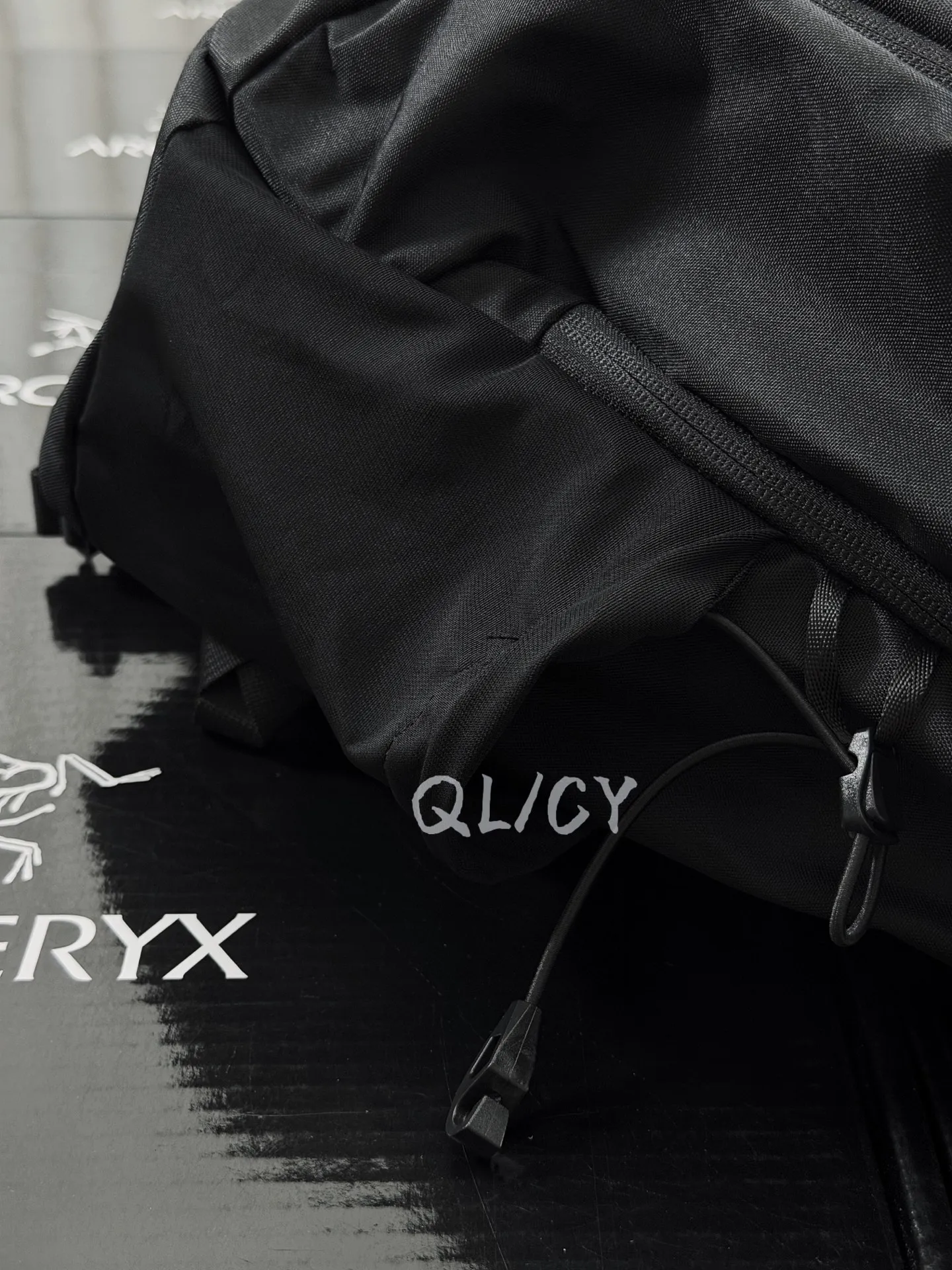 k 22 Arcteryx Mantis 16L Lightweight Same Style （ ） New Arrival 16 ！！！ ，YKK ， ， ！ ！ ！ 。 ！ ！ ：Black ：45*26*21.7